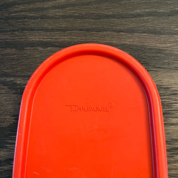 2 VINTAGE TUPPERWARE CONTAINERS - Picture 5 of 5